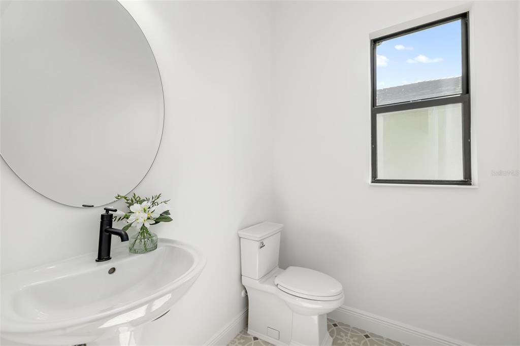 Activo con contrato: $1,375,000 (4 camas, 4 baños, 3579 Pies cuadrados)