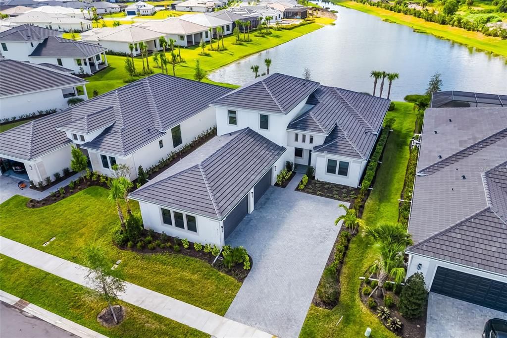 Activo con contrato: $1,375,000 (4 camas, 4 baños, 3579 Pies cuadrados)