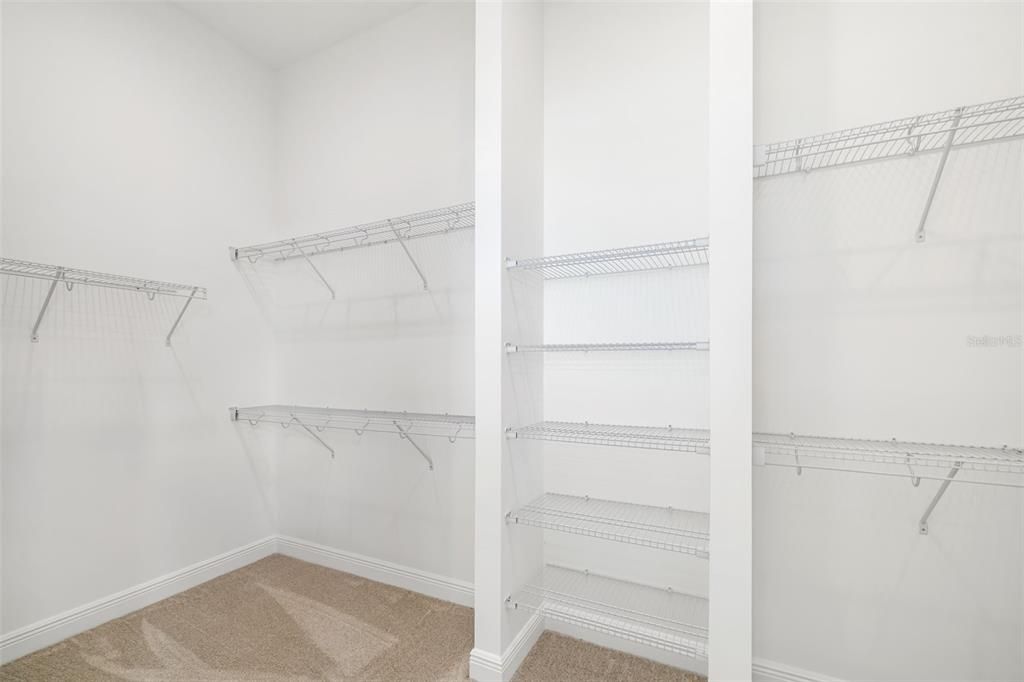 Activo con contrato: $1,375,000 (4 camas, 4 baños, 3579 Pies cuadrados)