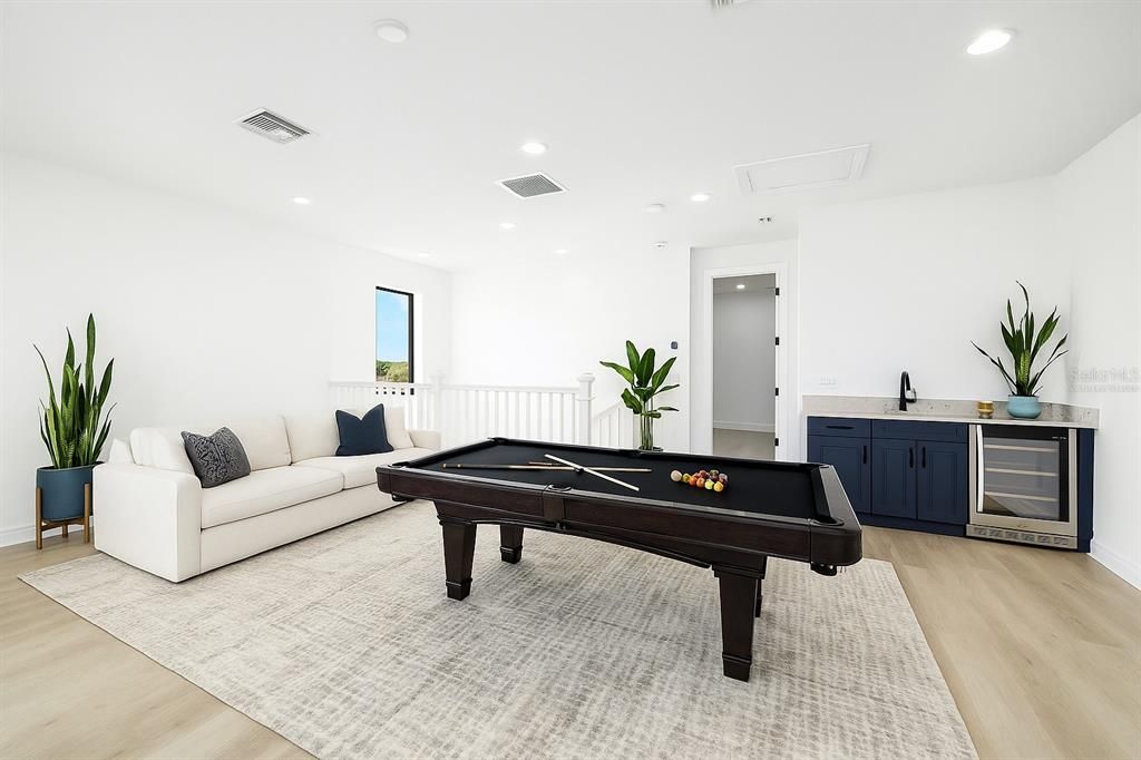 Activo con contrato: $1,375,000 (4 camas, 4 baños, 3579 Pies cuadrados)