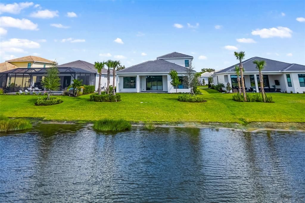 Activo con contrato: $1,375,000 (4 camas, 4 baños, 3579 Pies cuadrados)