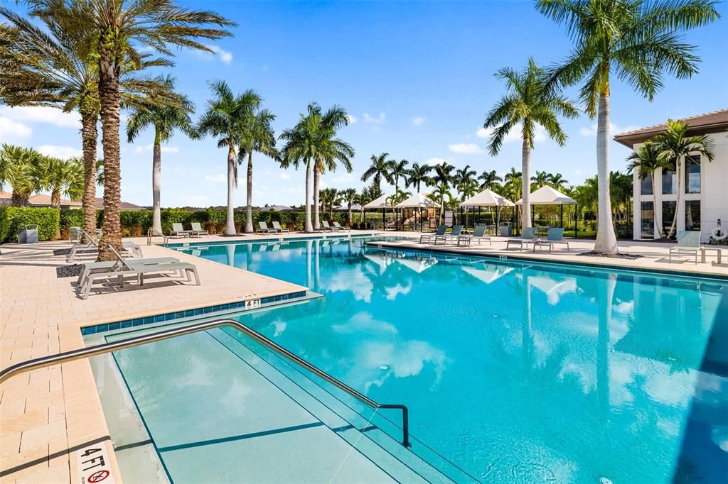 Activo con contrato: $1,375,000 (4 camas, 4 baños, 3579 Pies cuadrados)