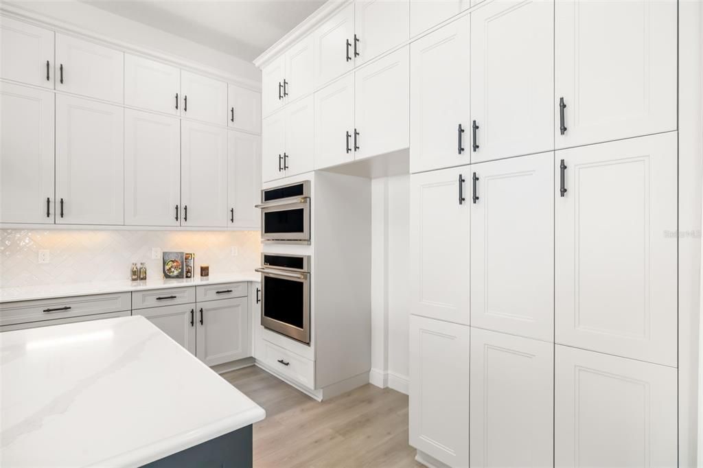 Activo con contrato: $1,375,000 (4 camas, 4 baños, 3579 Pies cuadrados)