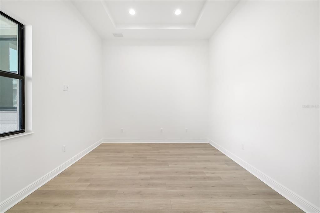 Activo con contrato: $1,375,000 (4 camas, 4 baños, 3579 Pies cuadrados)