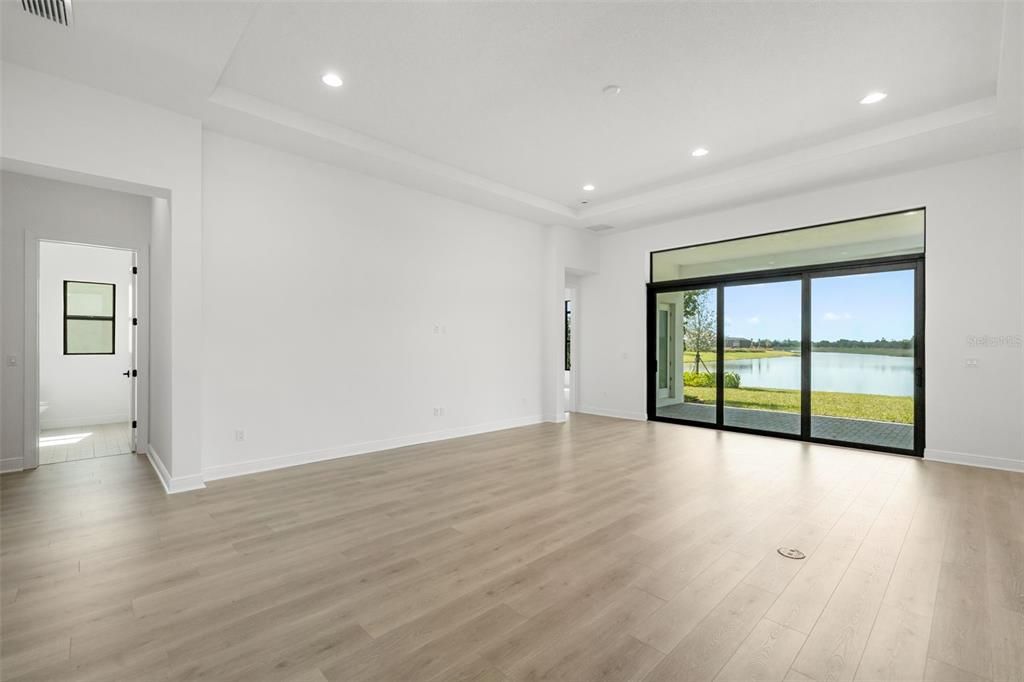 Activo con contrato: $1,375,000 (4 camas, 4 baños, 3579 Pies cuadrados)