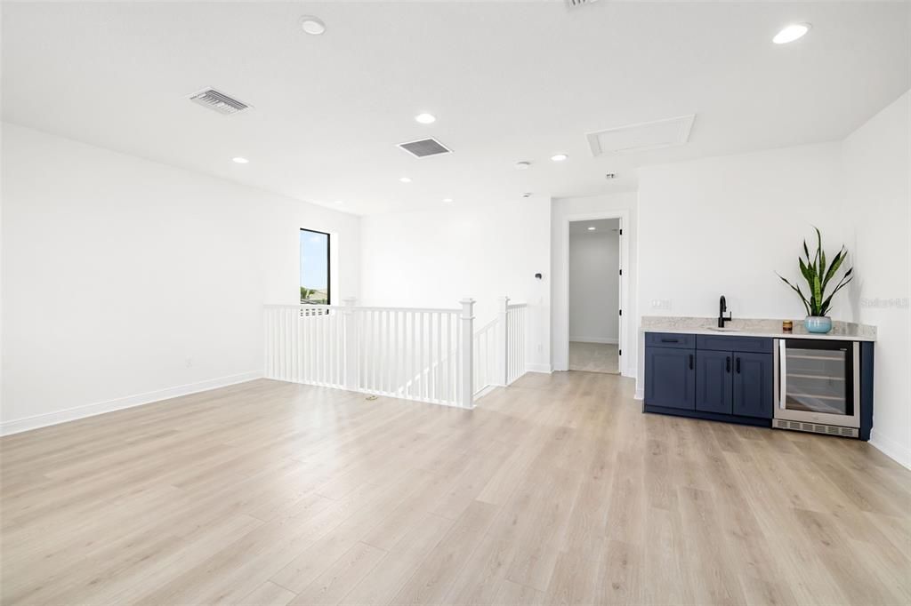 Activo con contrato: $1,375,000 (4 camas, 4 baños, 3579 Pies cuadrados)