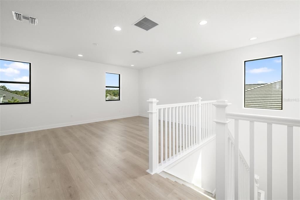 Activo con contrato: $1,375,000 (4 camas, 4 baños, 3579 Pies cuadrados)