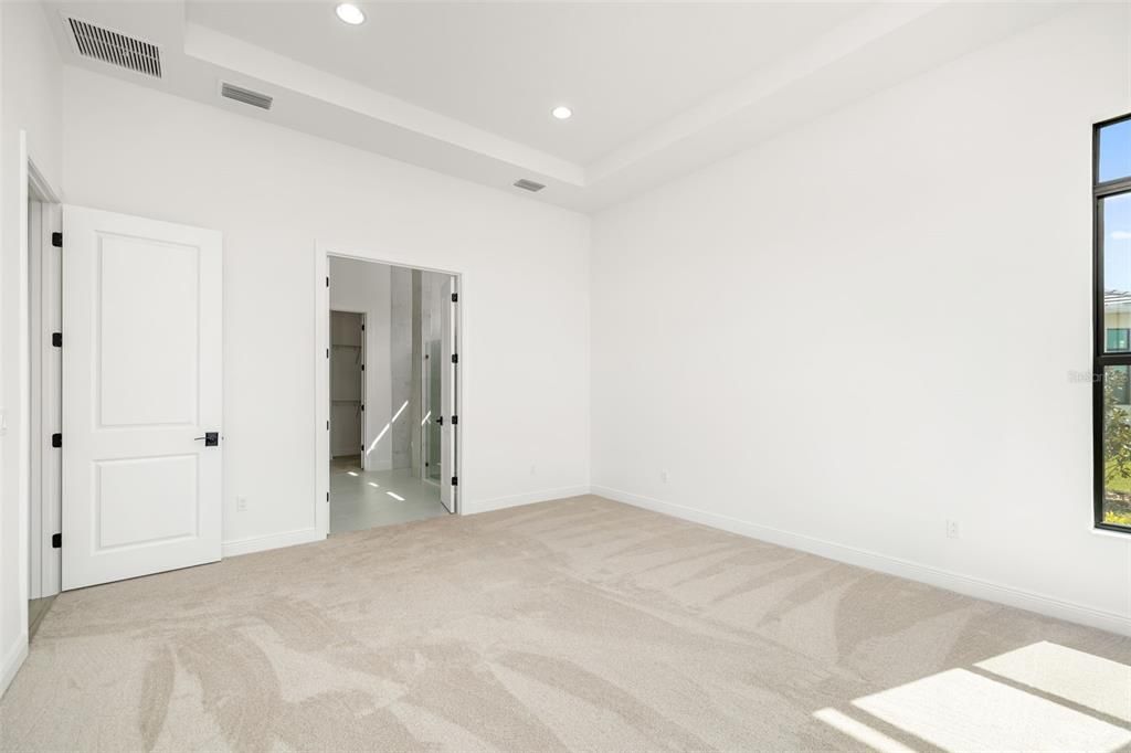 Activo con contrato: $1,375,000 (4 camas, 4 baños, 3579 Pies cuadrados)