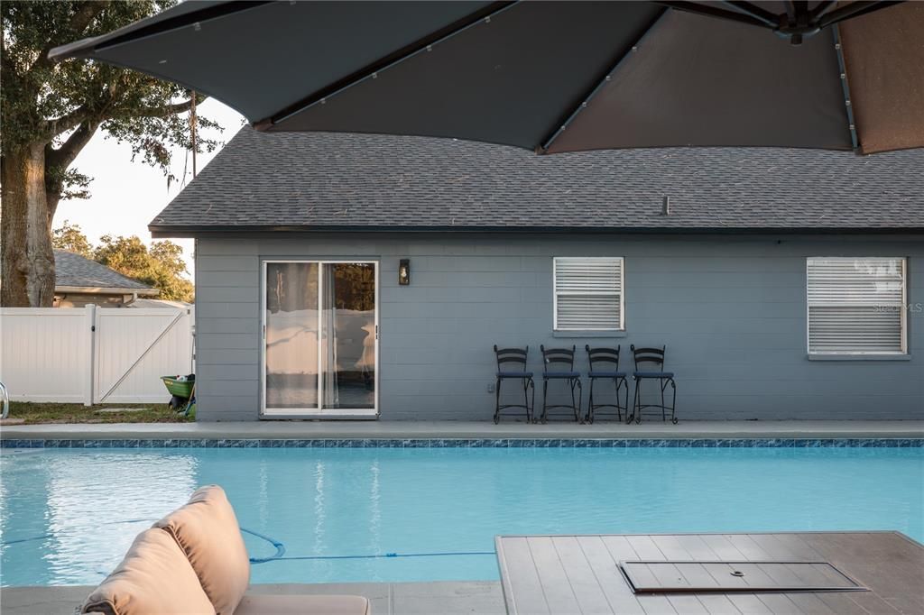 合同活跃: $295,000 (2 贝兹, 2 浴室, 1012 平方英尺)