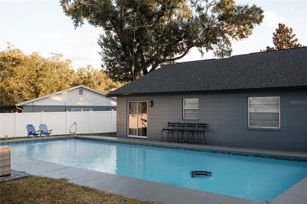 合同活跃: $295,000 (2 贝兹, 2 浴室, 1012 平方英尺)