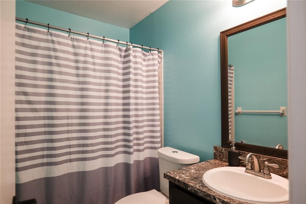 合同活跃: $295,000 (2 贝兹, 2 浴室, 1012 平方英尺)