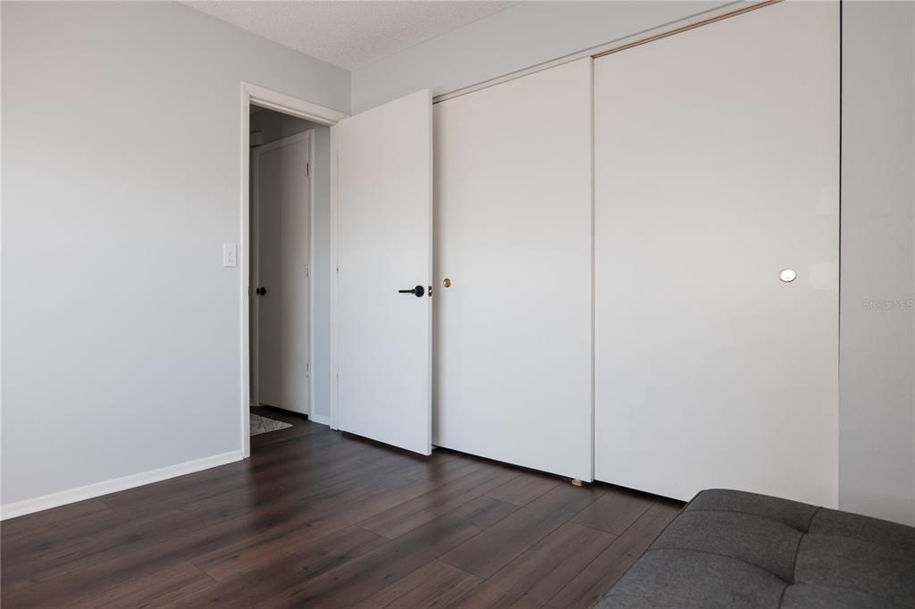 合同活跃: $295,000 (2 贝兹, 2 浴室, 1012 平方英尺)