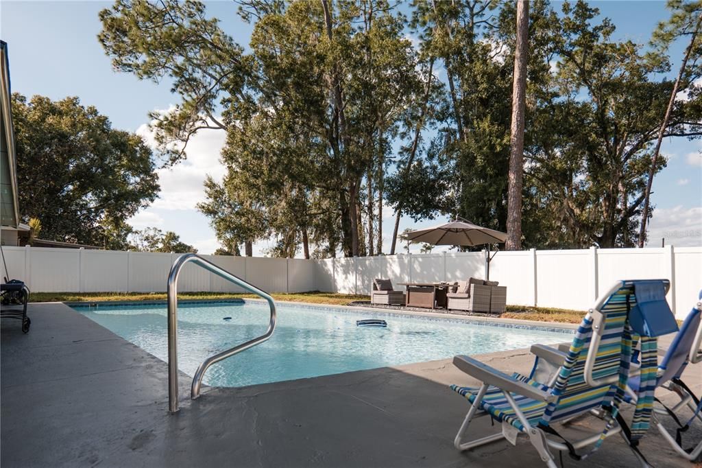 合同活跃: $295,000 (2 贝兹, 2 浴室, 1012 平方英尺)