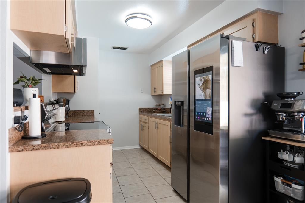 合同活跃: $295,000 (2 贝兹, 2 浴室, 1012 平方英尺)