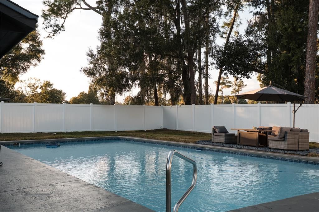 合同活跃: $295,000 (2 贝兹, 2 浴室, 1012 平方英尺)