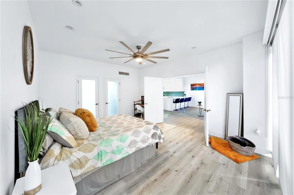 For Sale: $698,700 (1 beds, 1 baths, 1027 Square Feet)