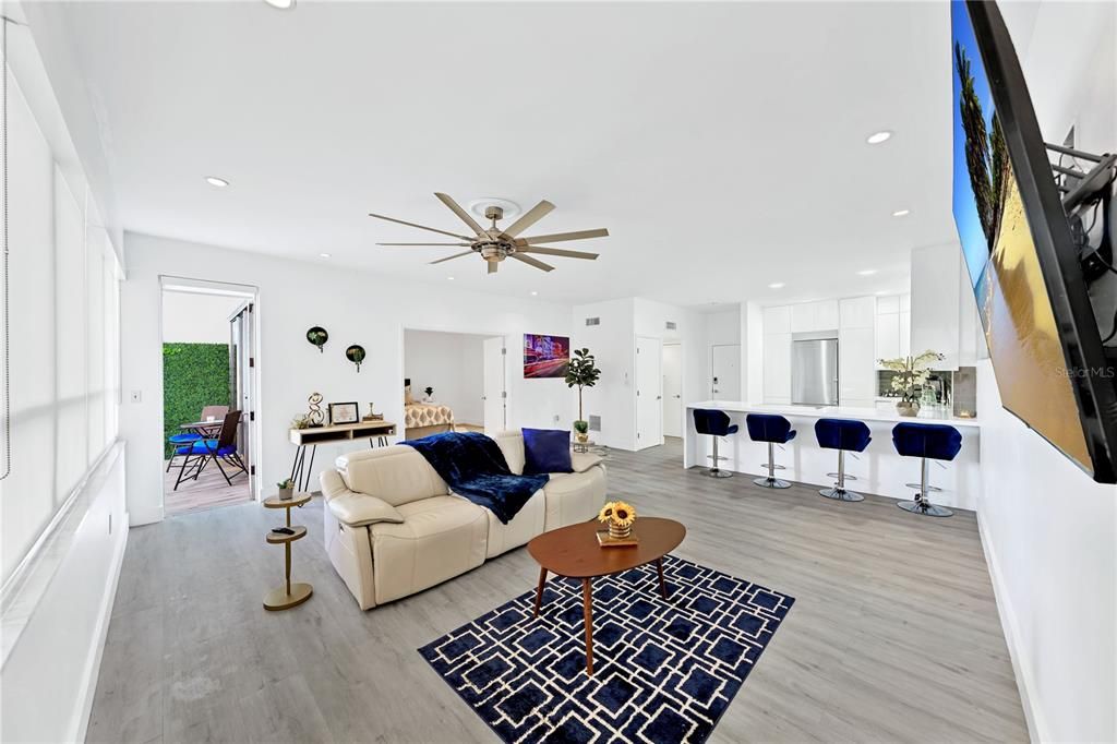 For Sale: $698,700 (1 beds, 1 baths, 1027 Square Feet)