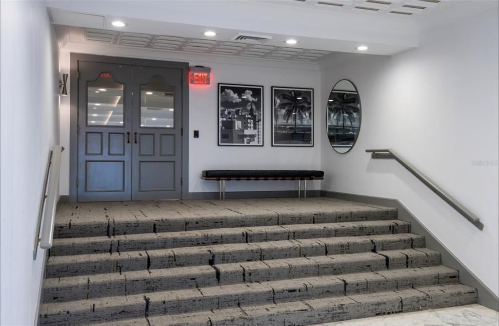 For Sale: $698,700 (1 beds, 1 baths, 1027 Square Feet)