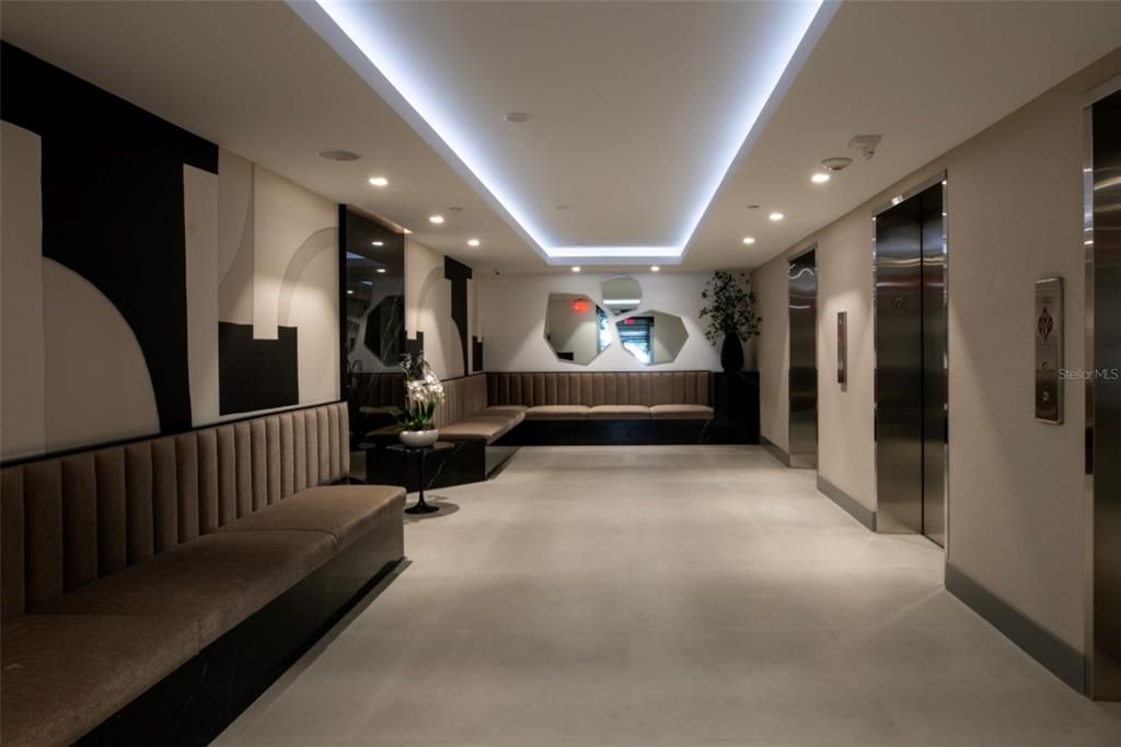 For Sale: $698,700 (1 beds, 1 baths, 1027 Square Feet)