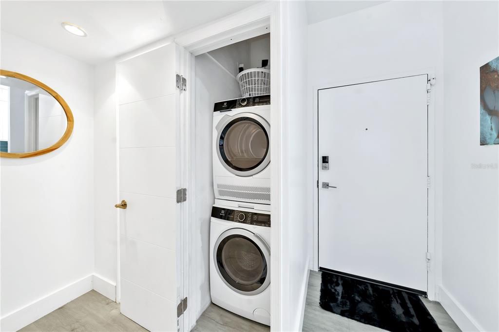For Sale: $698,700 (1 beds, 1 baths, 1027 Square Feet)