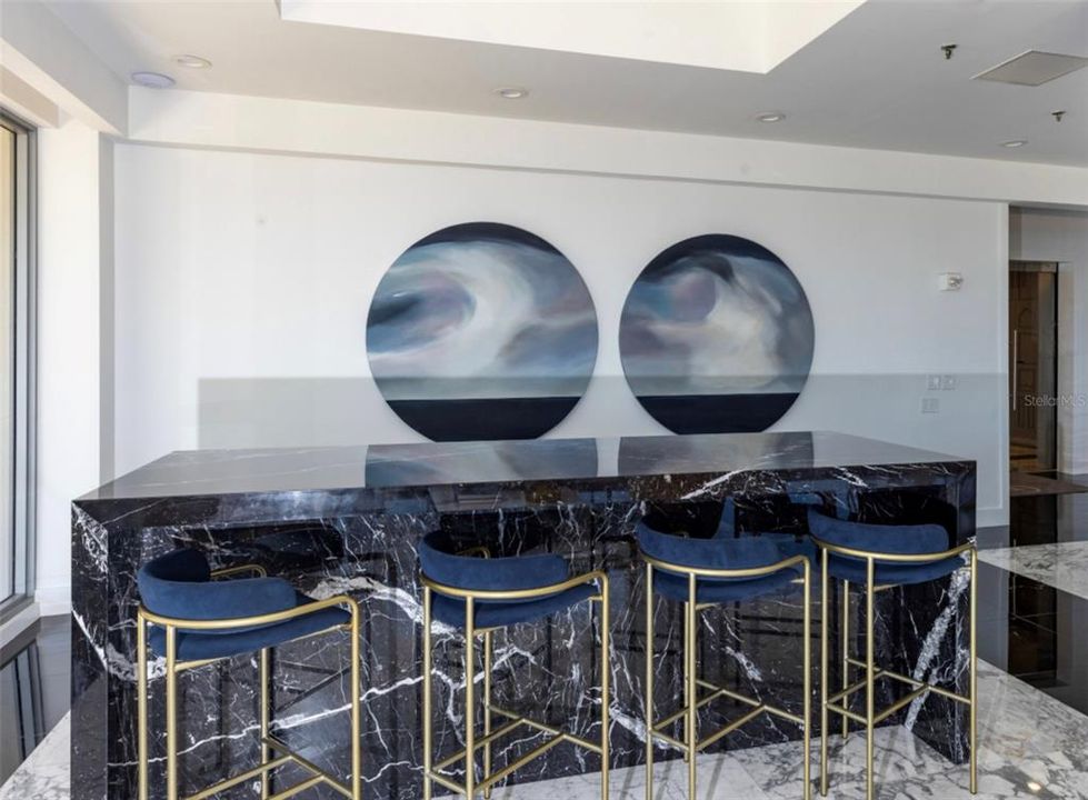 For Sale: $698,700 (1 beds, 1 baths, 1027 Square Feet)