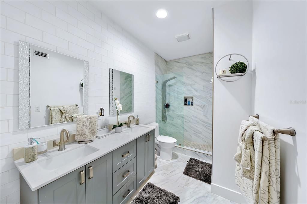 For Sale: $698,700 (1 beds, 1 baths, 1027 Square Feet)