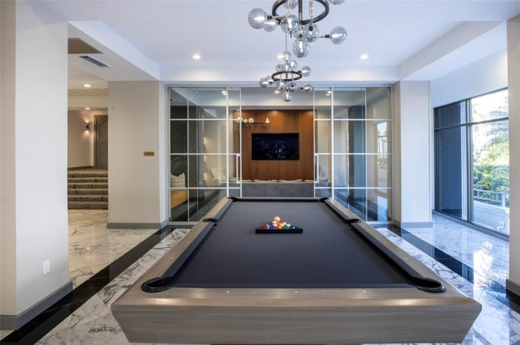 For Sale: $698,700 (1 beds, 1 baths, 1027 Square Feet)