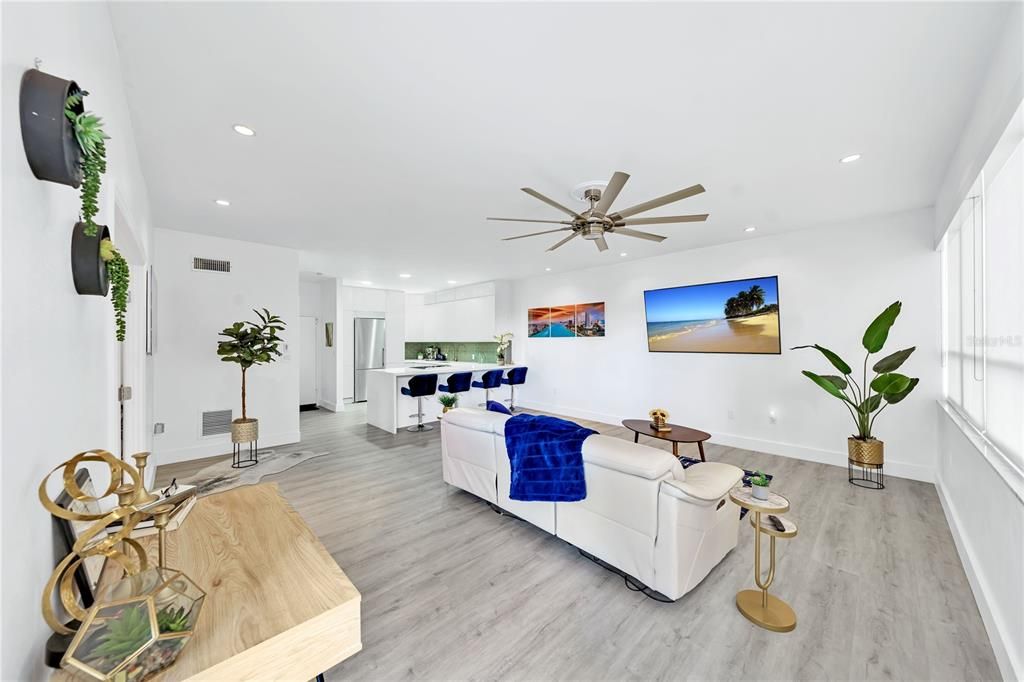 For Sale: $698,700 (1 beds, 1 baths, 1027 Square Feet)