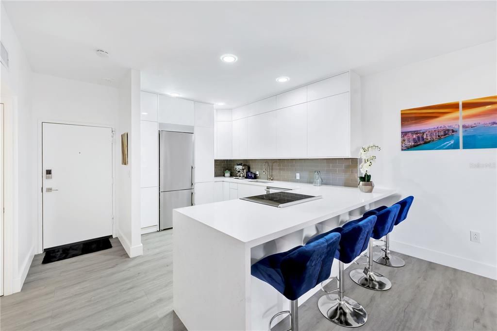 For Sale: $698,700 (1 beds, 1 baths, 1027 Square Feet)