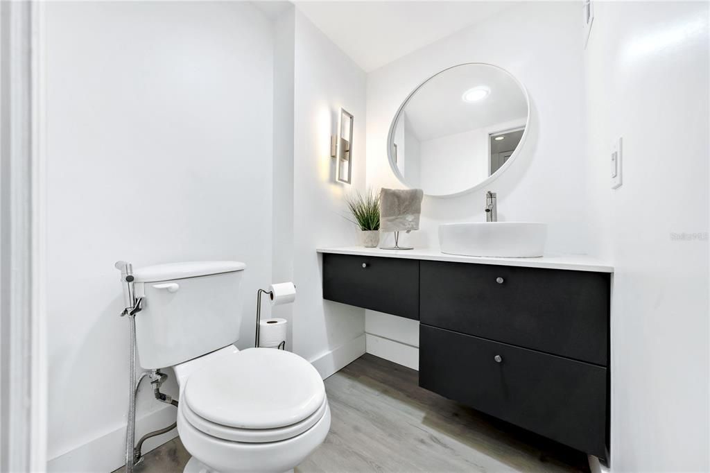 For Sale: $698,700 (1 beds, 1 baths, 1027 Square Feet)