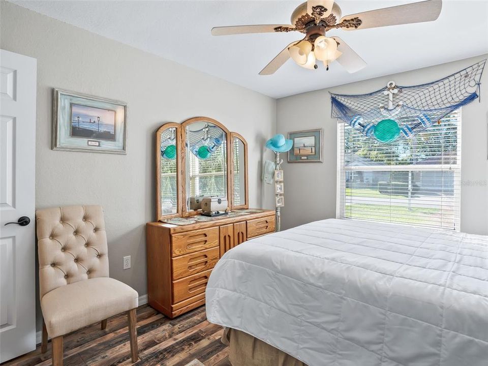 合同活跃: $264,990 (2 贝兹, 2 浴室, 1596 平方英尺)