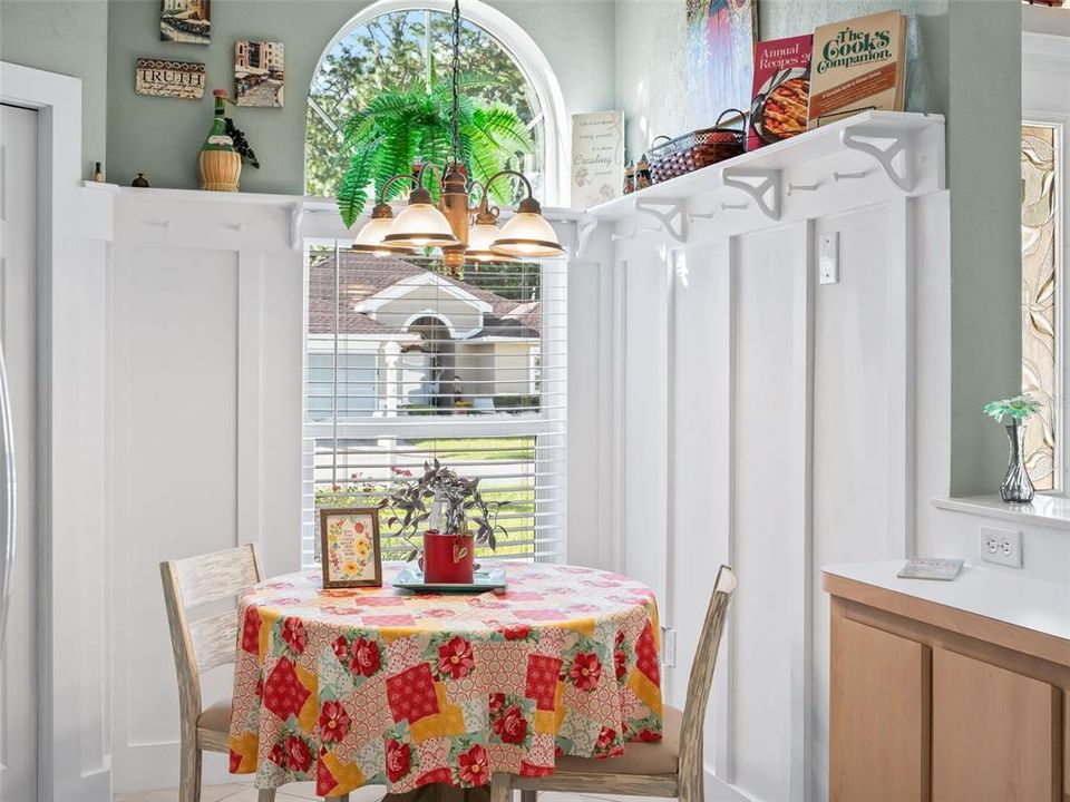 合同活跃: $264,990 (2 贝兹, 2 浴室, 1596 平方英尺)