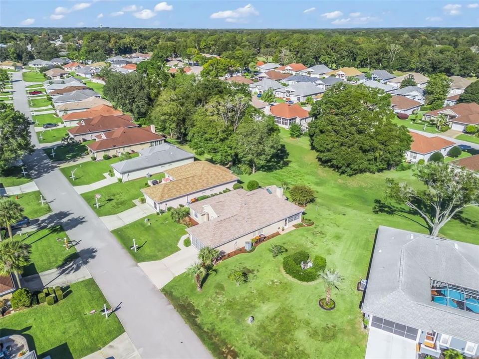 合同活跃: $264,990 (2 贝兹, 2 浴室, 1596 平方英尺)