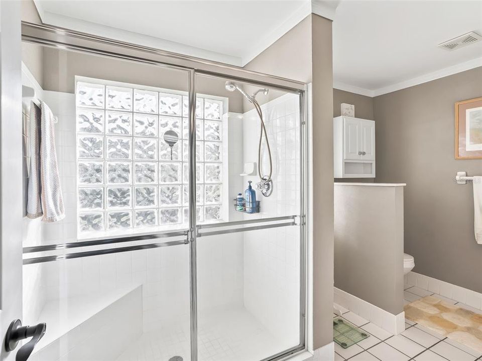 合同活跃: $264,990 (2 贝兹, 2 浴室, 1596 平方英尺)