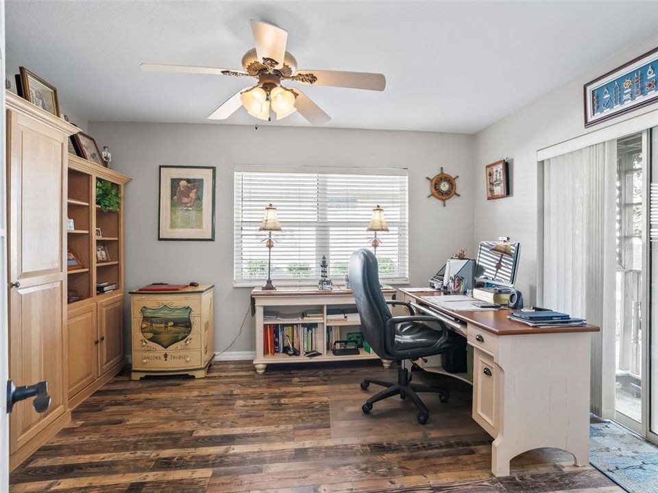 合同活跃: $264,990 (2 贝兹, 2 浴室, 1596 平方英尺)