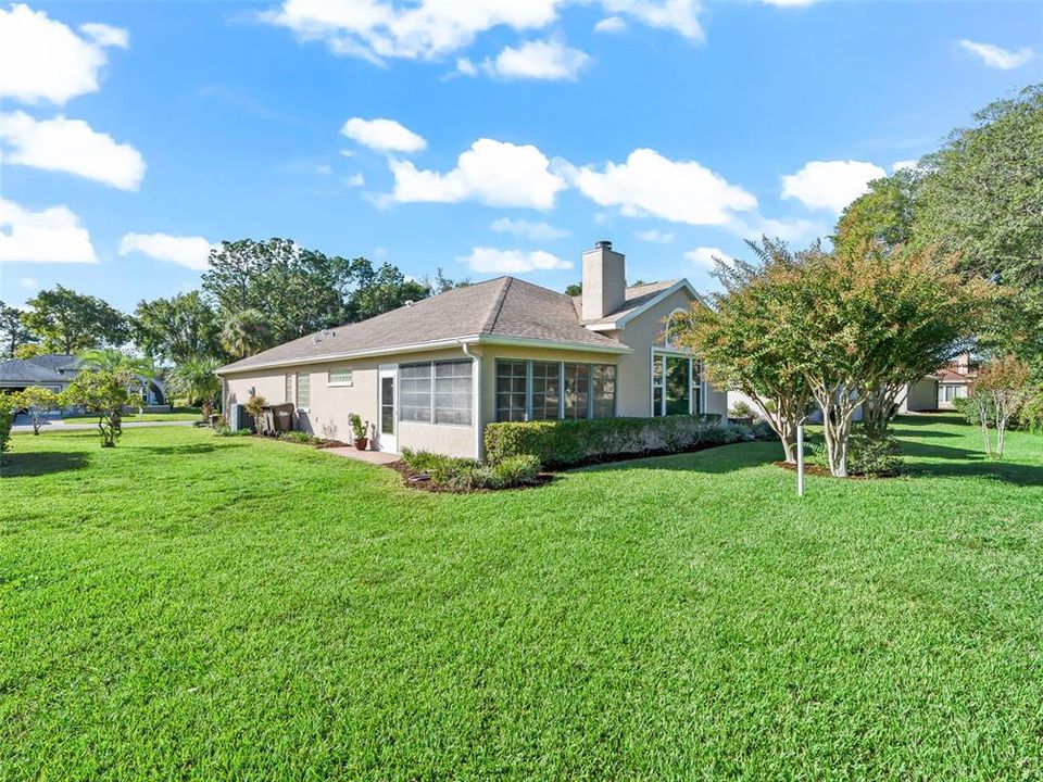 合同活跃: $264,990 (2 贝兹, 2 浴室, 1596 平方英尺)