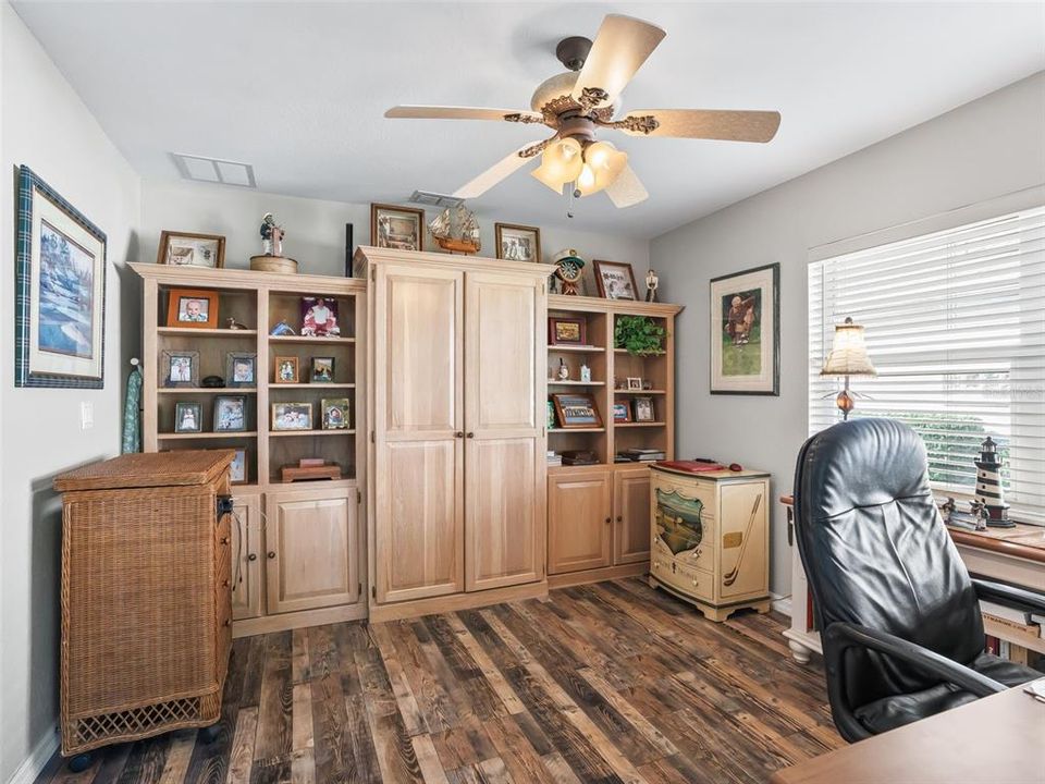 合同活跃: $264,990 (2 贝兹, 2 浴室, 1596 平方英尺)