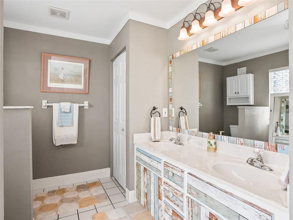 合同活跃: $264,990 (2 贝兹, 2 浴室, 1596 平方英尺)