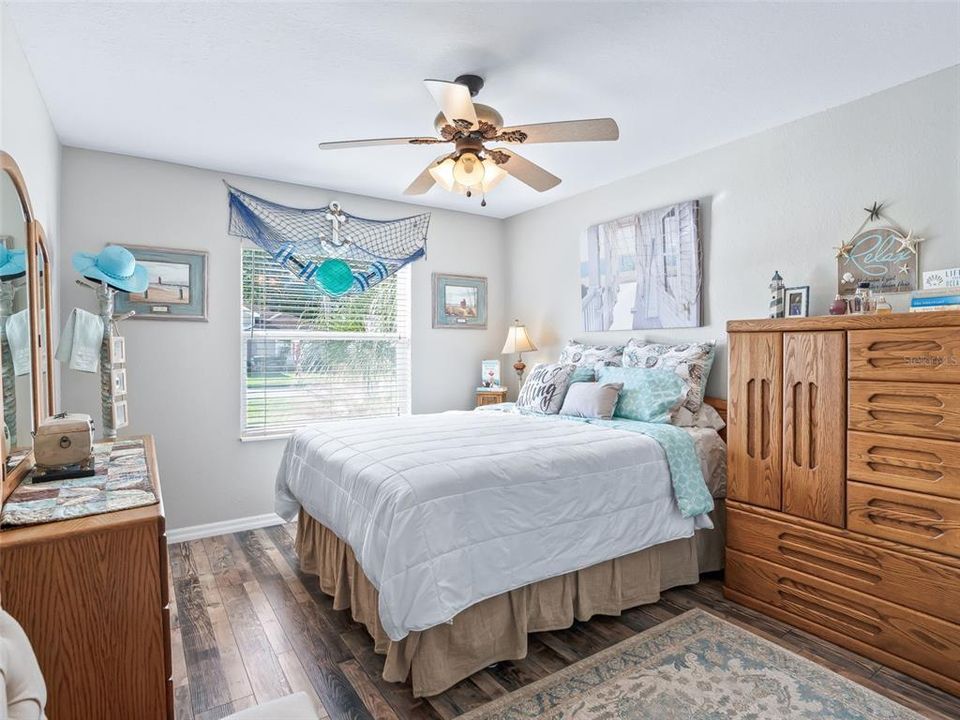 合同活跃: $264,990 (2 贝兹, 2 浴室, 1596 平方英尺)