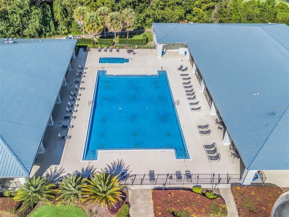 合同活跃: $264,990 (2 贝兹, 2 浴室, 1596 平方英尺)