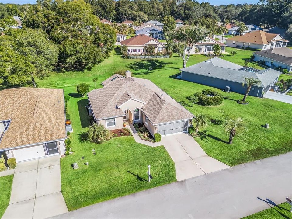 合同活跃: $264,990 (2 贝兹, 2 浴室, 1596 平方英尺)