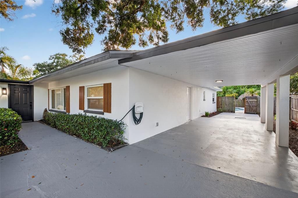 Active With Contract: $540,000 (4 beds, 2 baths, 1916 Square Feet)