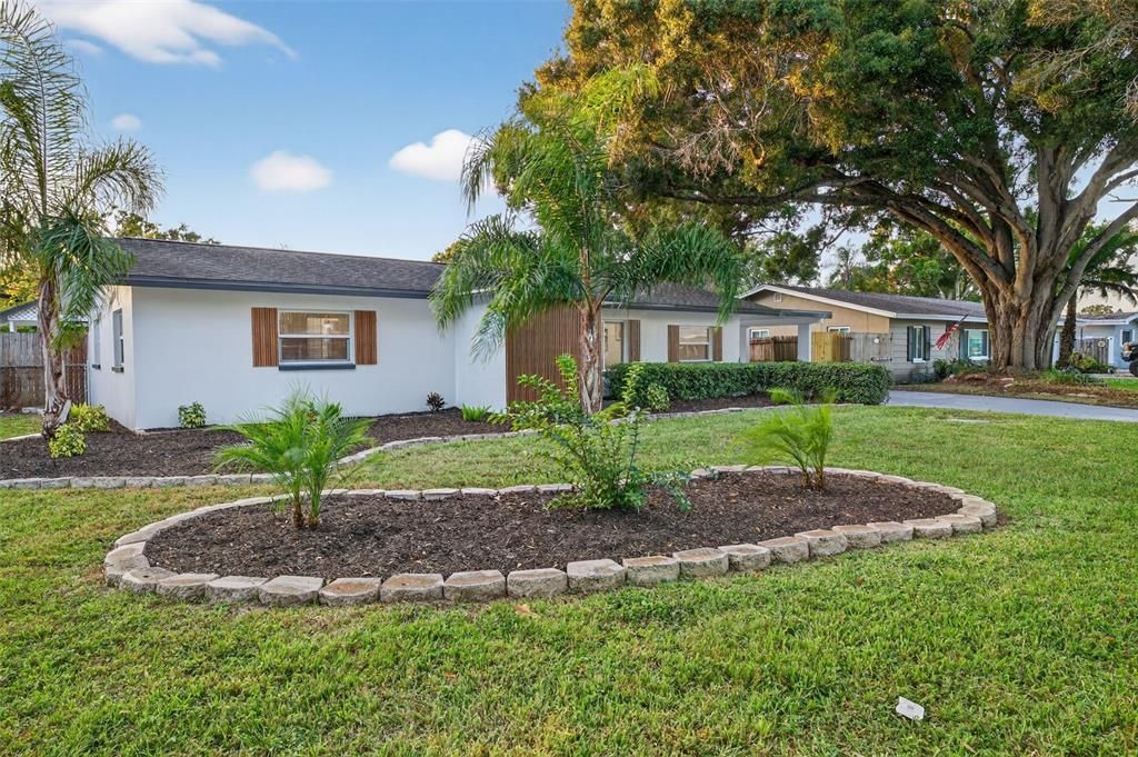 Active With Contract: $540,000 (4 beds, 2 baths, 1916 Square Feet)