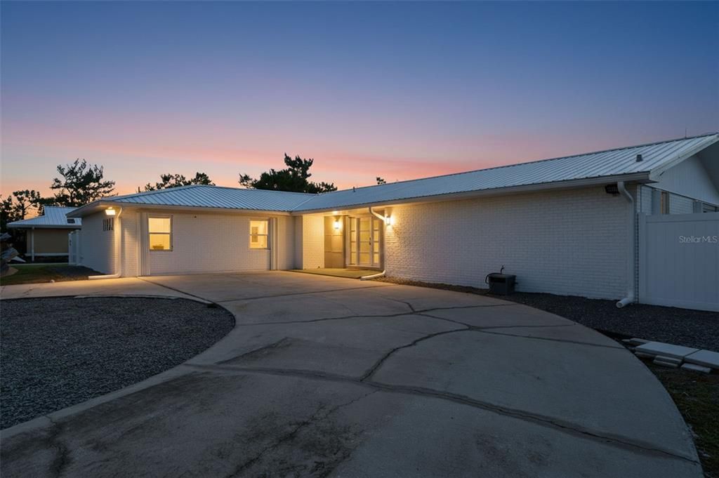 For Sale: $680,000 (4 beds, 3 baths, 3286 Square Feet)