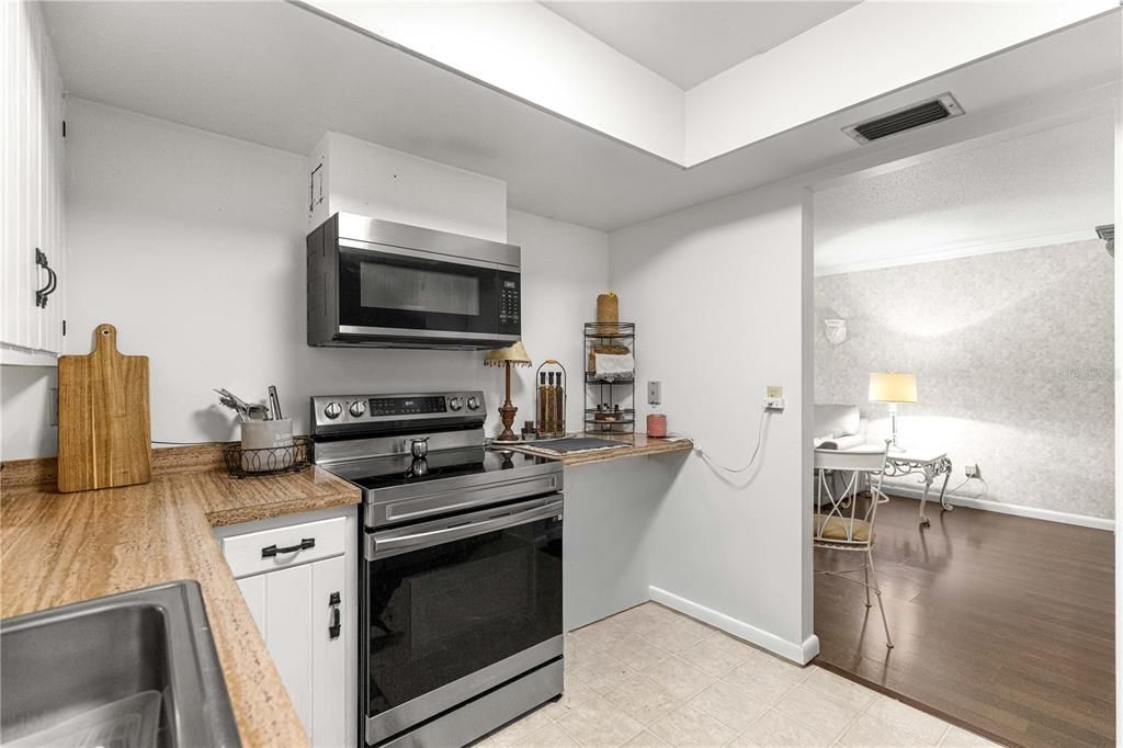 Activo con contrato: $115,000 (2 camas, 1 baños, 784 Pies cuadrados)