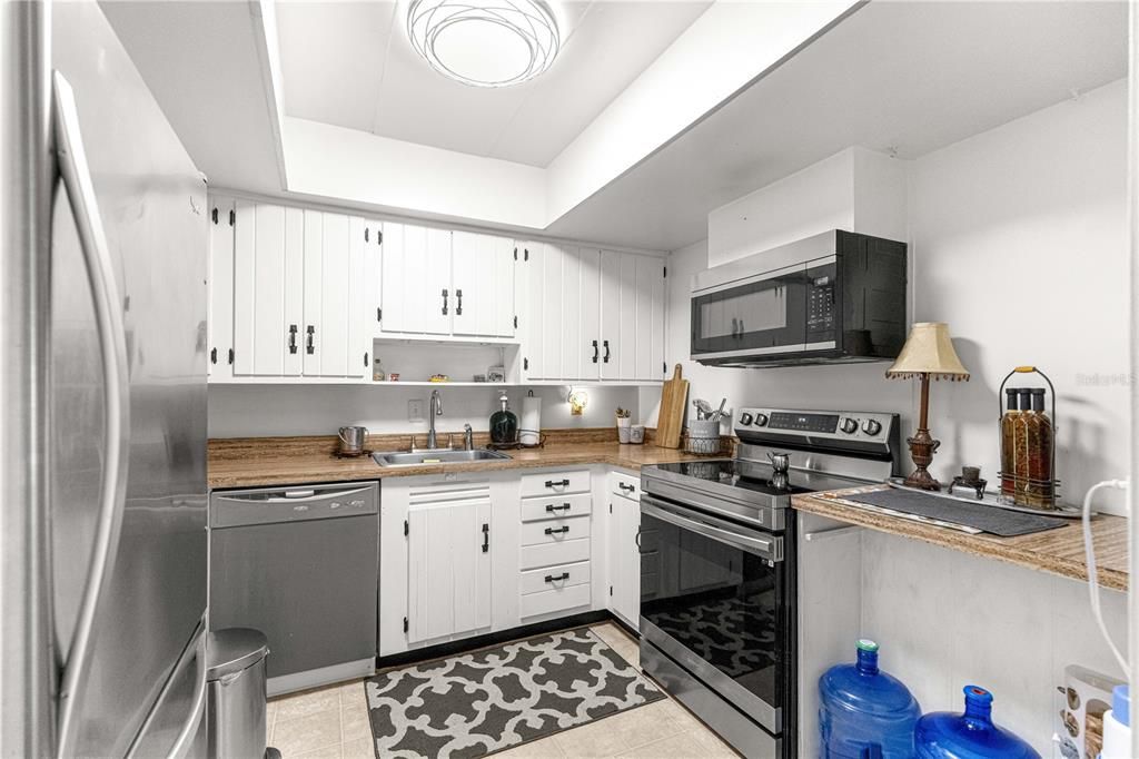 Activo con contrato: $115,000 (2 camas, 1 baños, 784 Pies cuadrados)