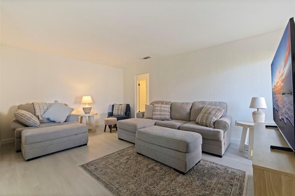 For Sale: $389,000 (3 beds, 2 baths, 1030 Square Feet)