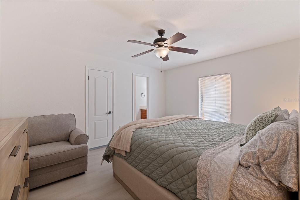 For Sale: $389,000 (3 beds, 2 baths, 1030 Square Feet)