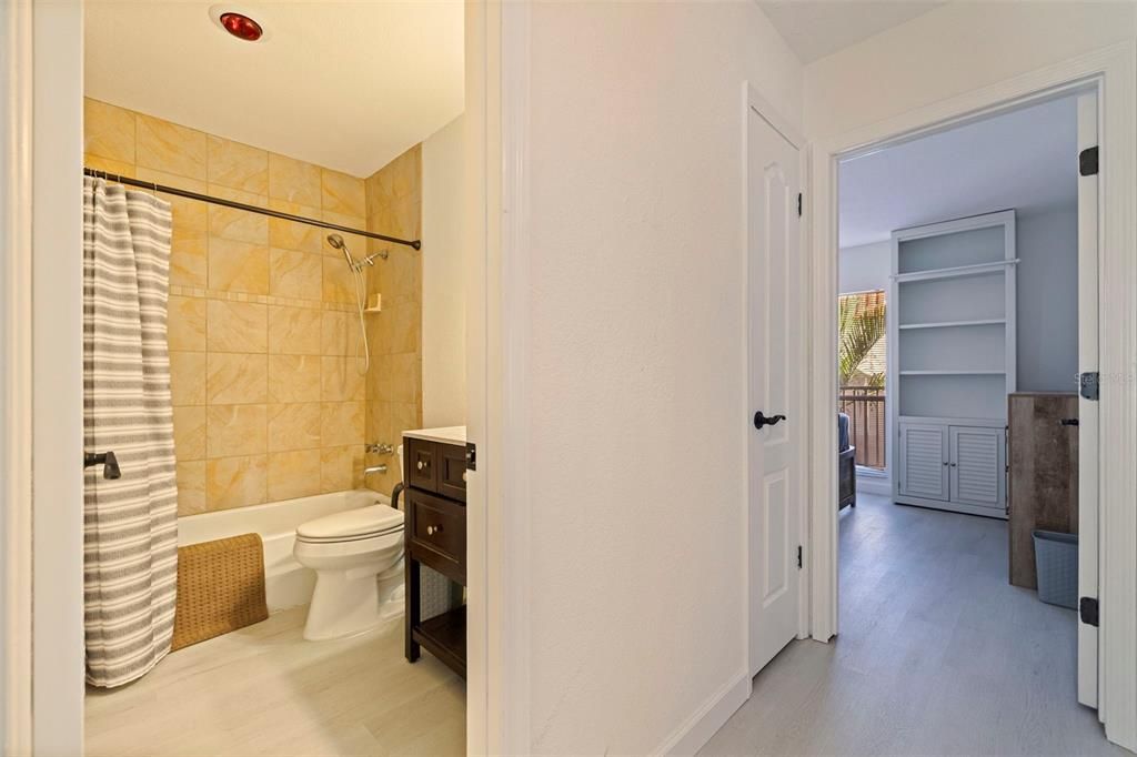 For Sale: $389,000 (3 beds, 2 baths, 1030 Square Feet)