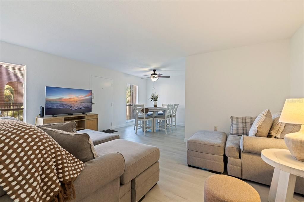 For Sale: $389,000 (3 beds, 2 baths, 1030 Square Feet)